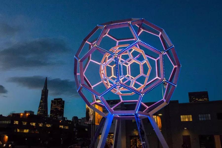 大型light installation by Exploratorium 