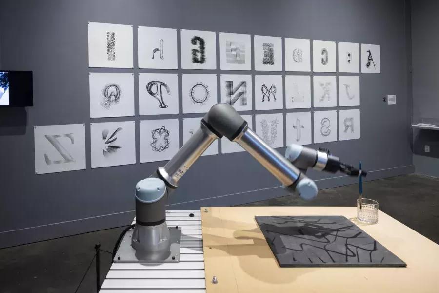 Mr. Roboto, 2024, Museum of Craft and Design. 亨里克·金的照片.